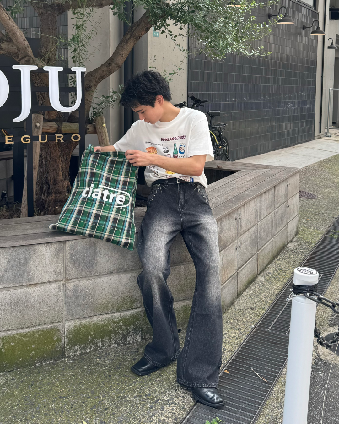 リベットウォッシュストレートデニムパンツ TO0089