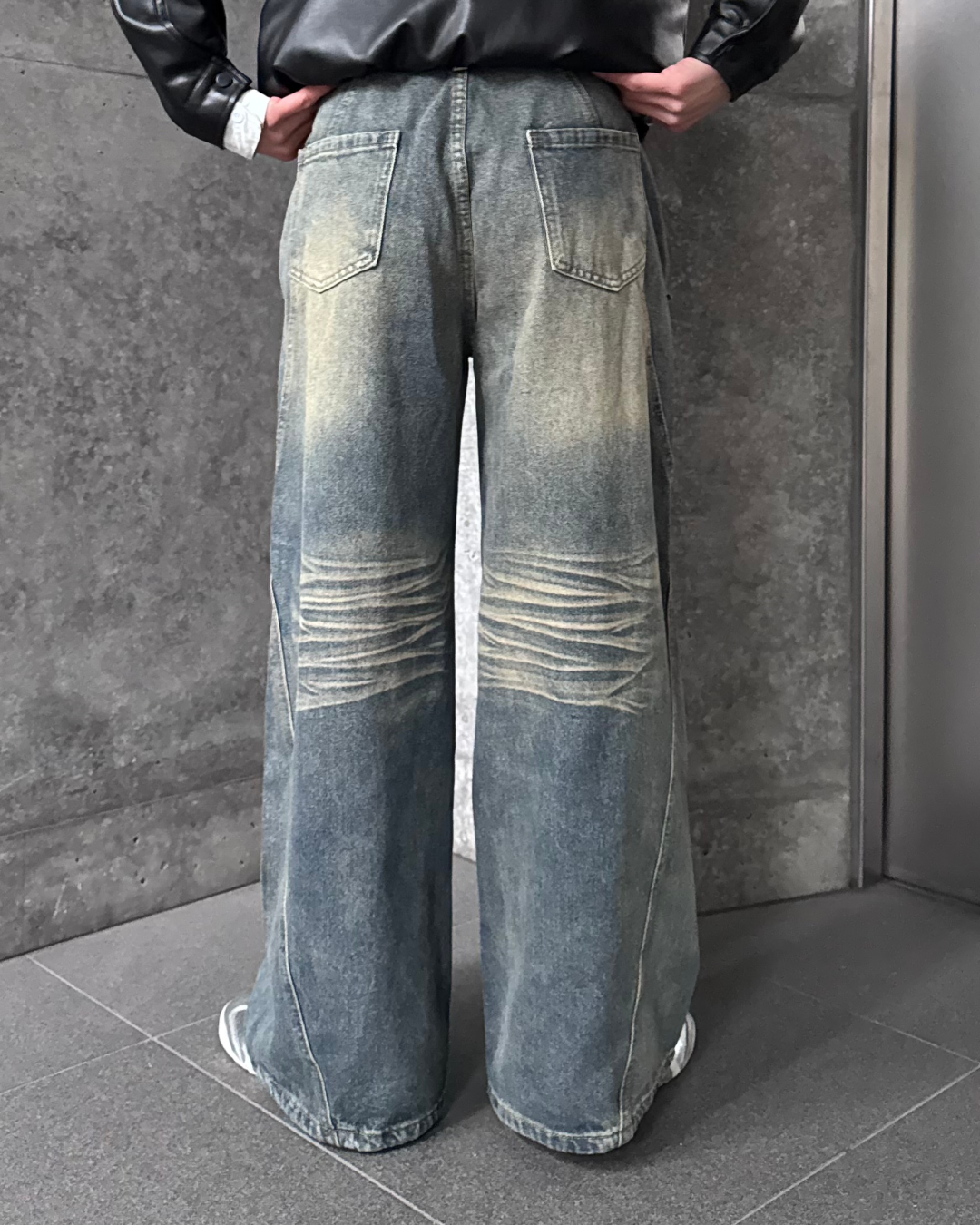 バックデザインウォッシュドワイドデニムパンツ TO0139 – YOLO バックデザインウォッシュドワイドデニムパンツ TO0139 – YOLO