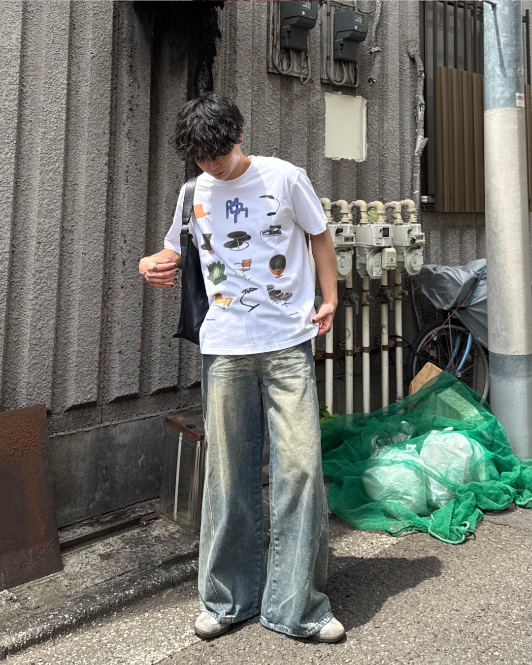 チェアーデザインプリントTシャツ TO1020