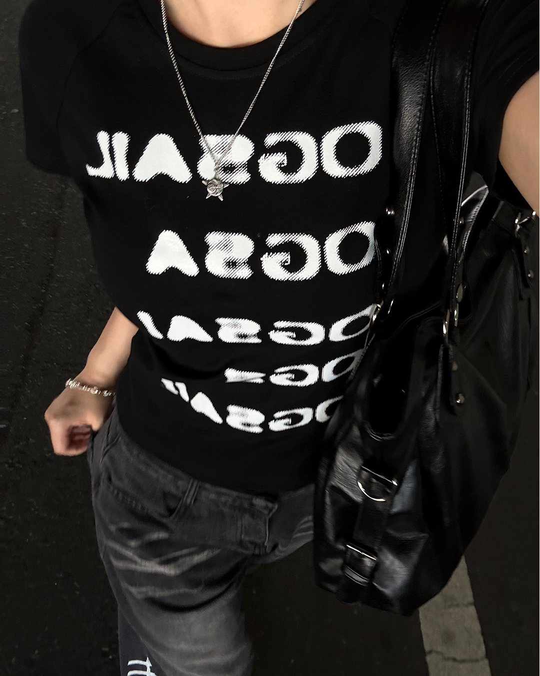 タイト英字プリントTシャツ
UI0056