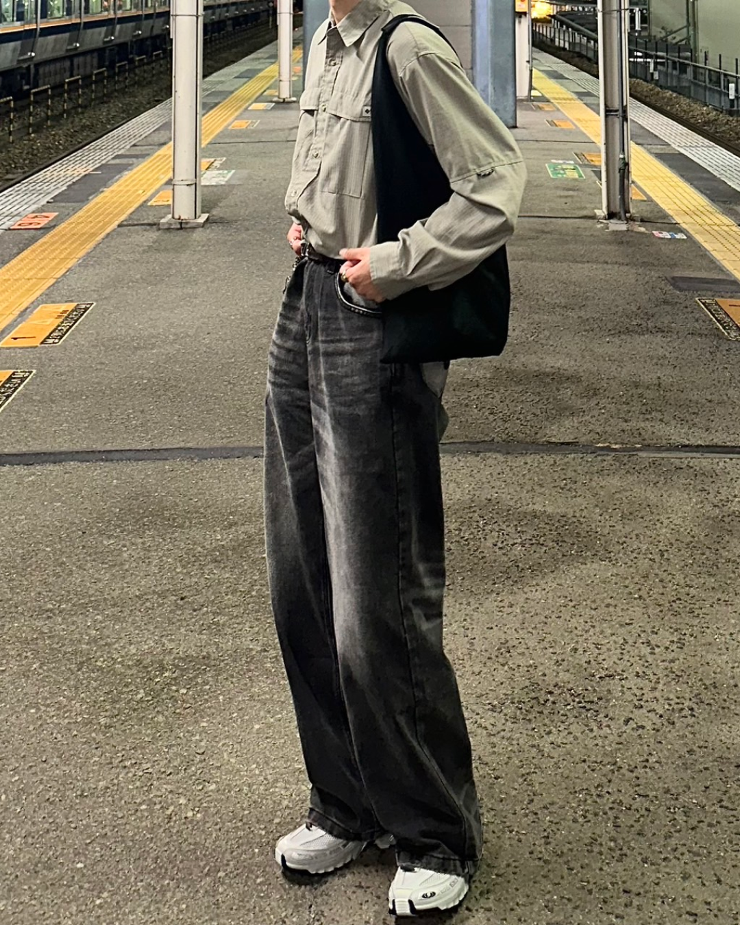 キャンパスブラックハンドバッグ UT0003