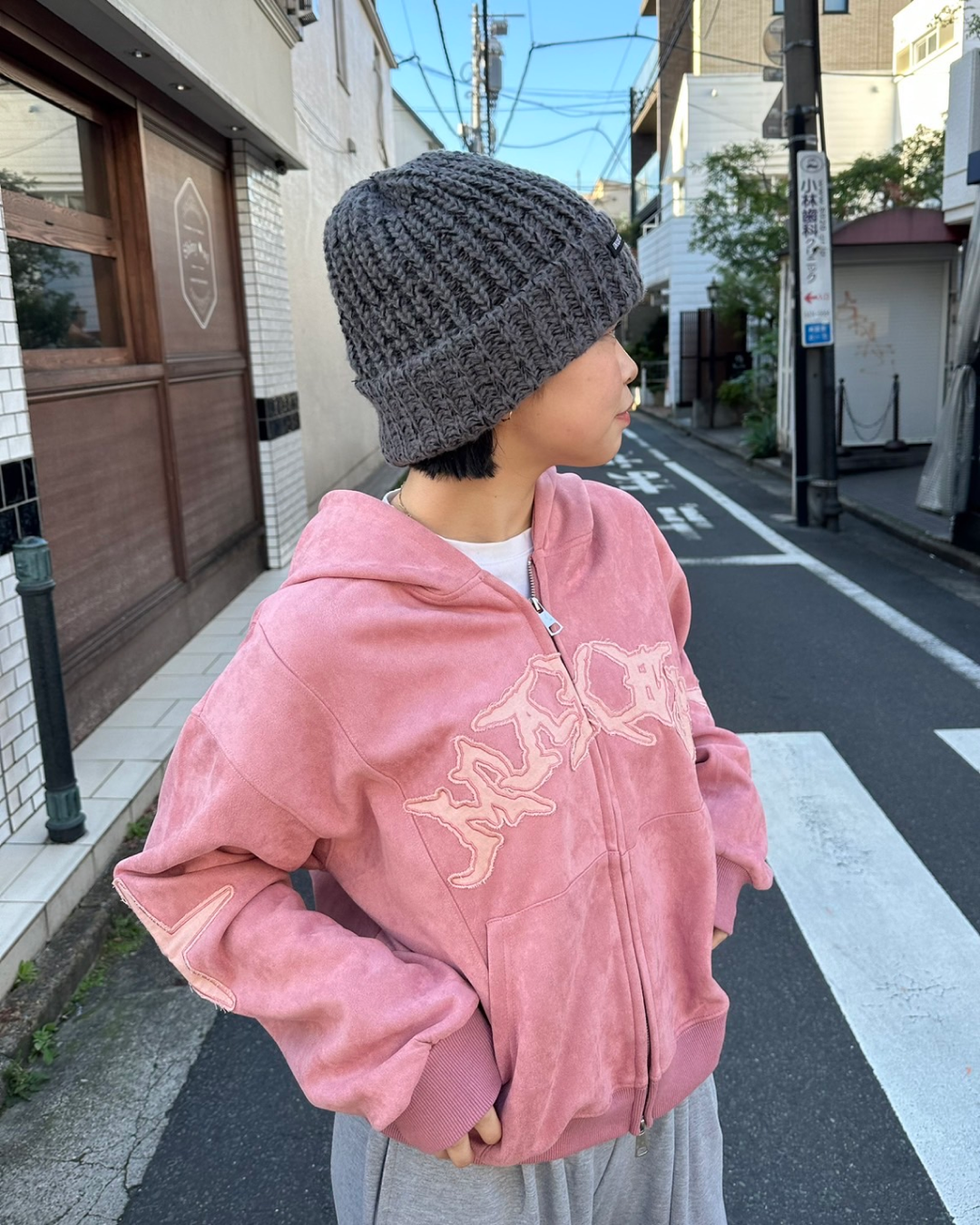 ロゴパッチショートパーカー Y1022