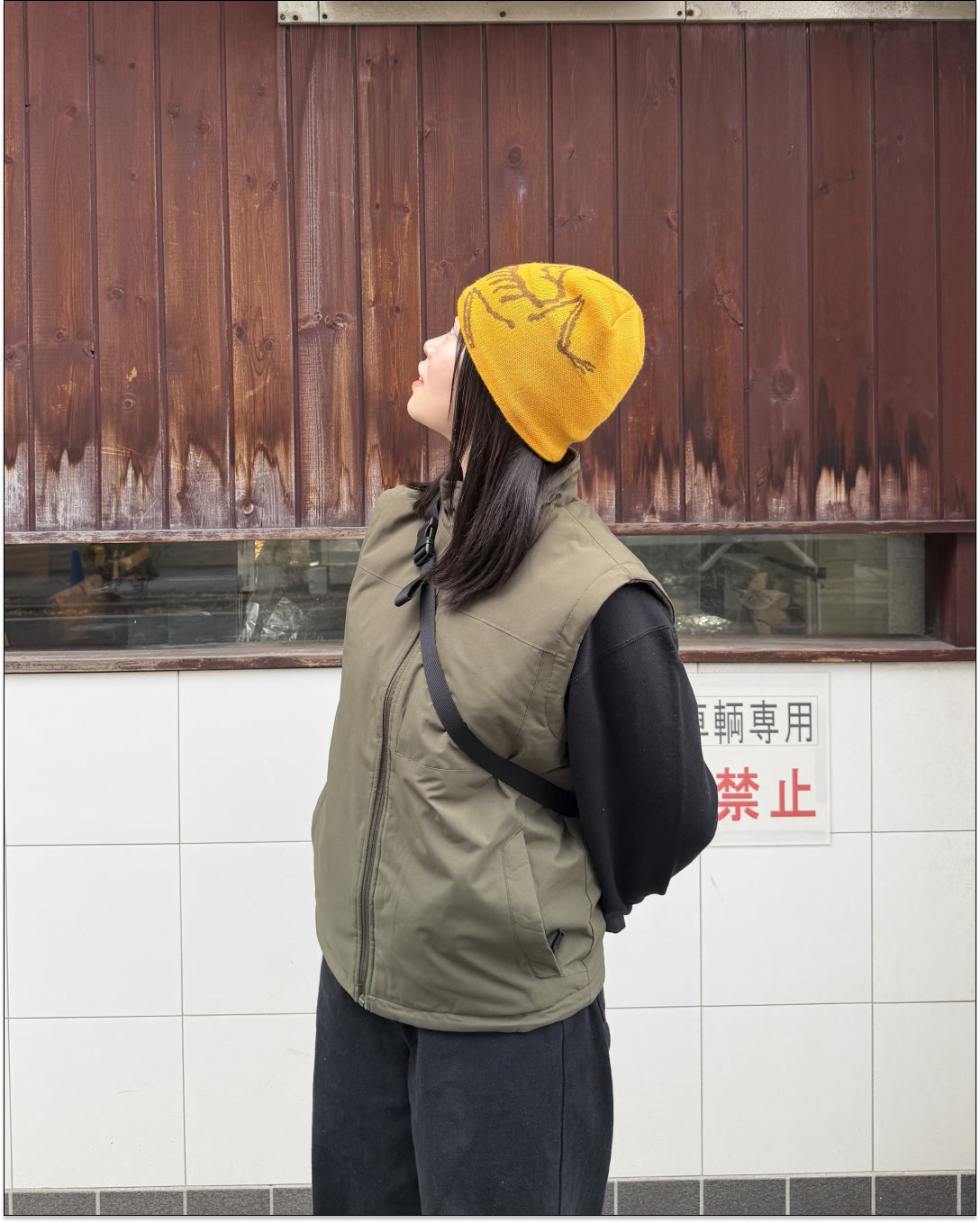 スタンドカラーナイロンベストジャケット
Y1728