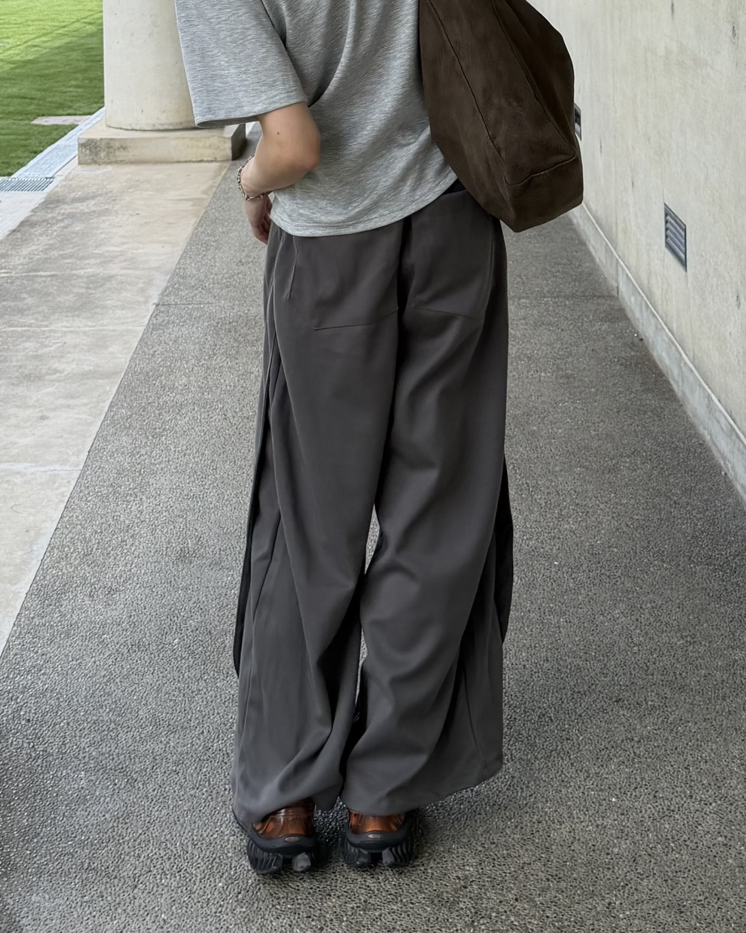 カーブデザインワイドレッグステッチパンツ
YQ0044