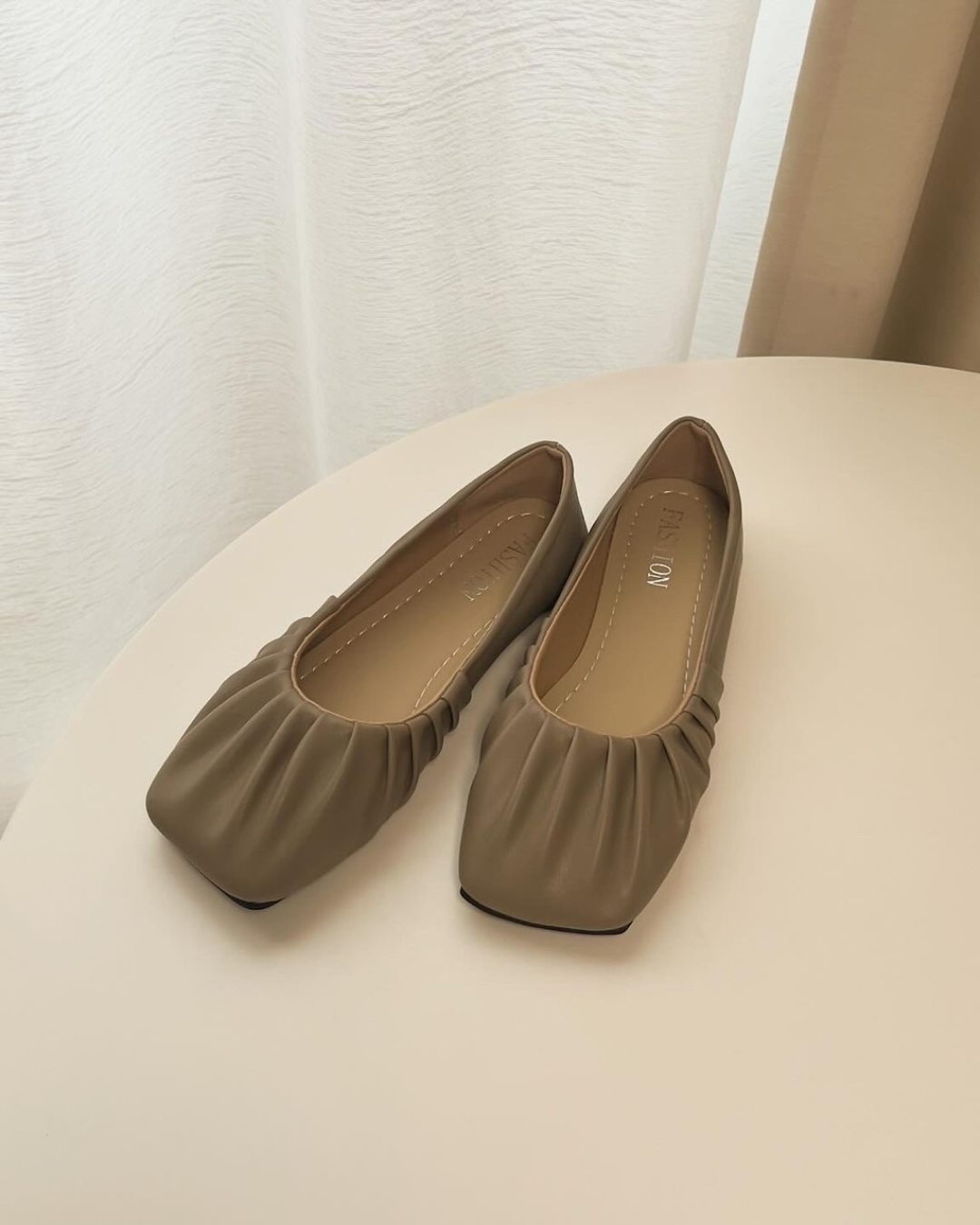 Flat pleated shoes A0011