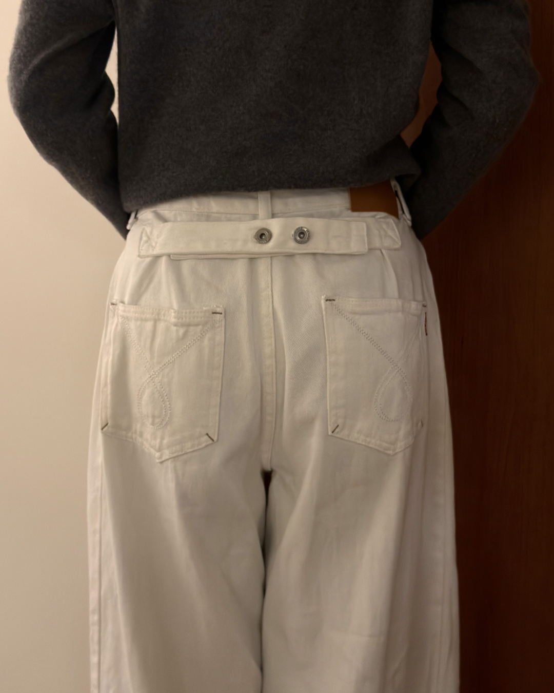 バックデザインワイドシルエットパンツ
AA0066