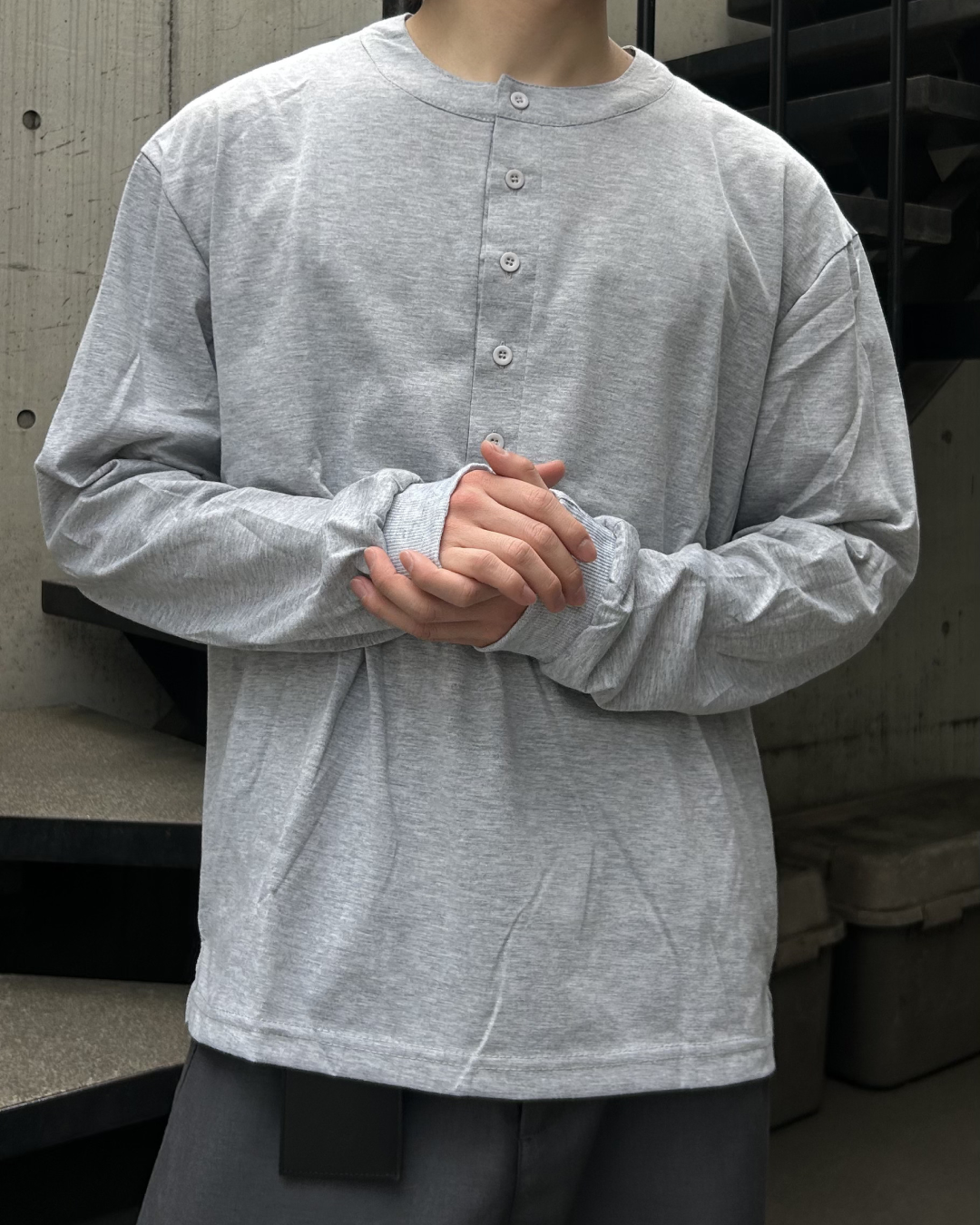 ヘンリーネックボックスカットロングTシャツ AS0386 – YOLO(ヨロ ヘンリーネックボックスカットロングTシャツ AS0386 – YOLO(ヨロ
