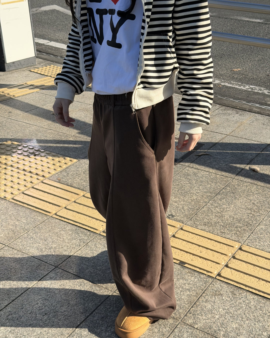 ワイドレッグセンターラインスウェットパンツ AW1199 – YOLO（ヨロ