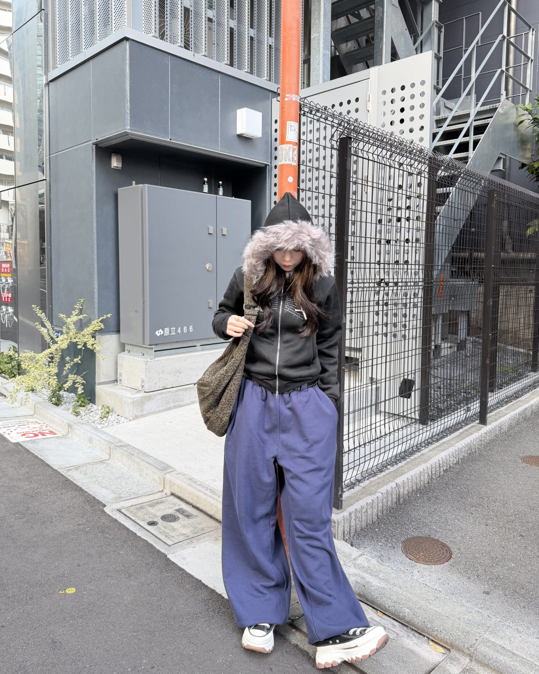 スターラインストーンラメファーパーカー AW3002 – YOLO（ヨロ