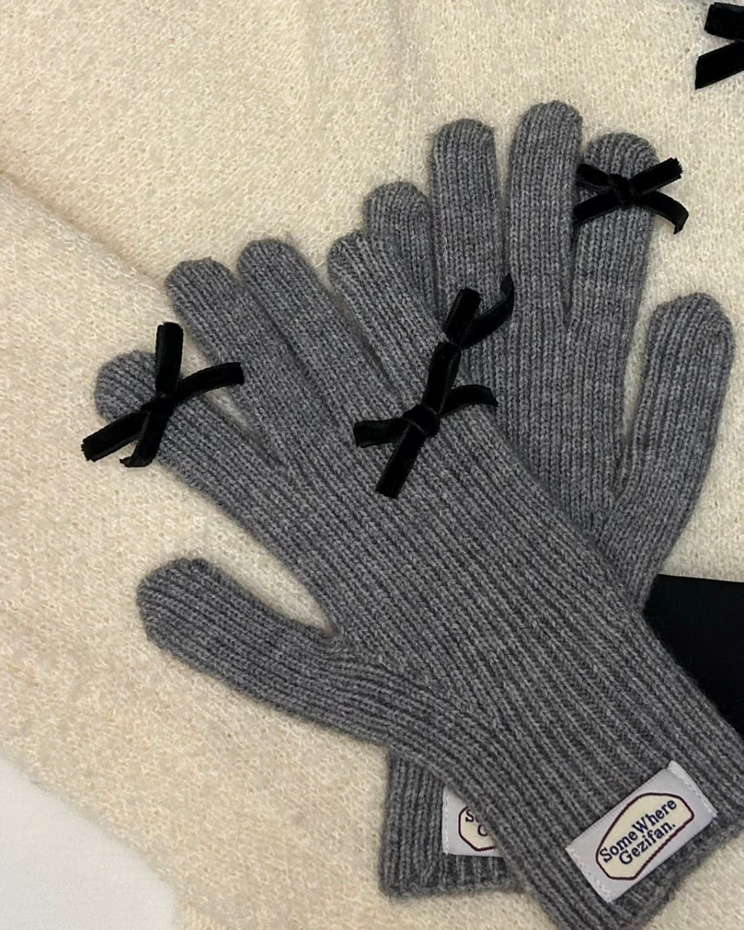 Ribbon wool gloves B0019