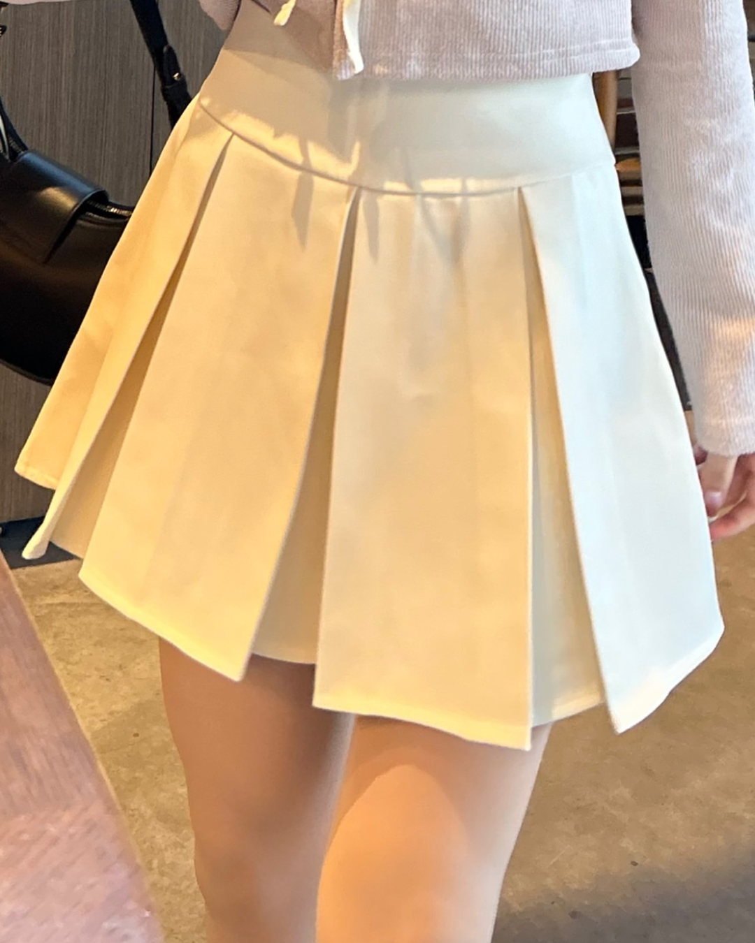 White pleated skirt B0042