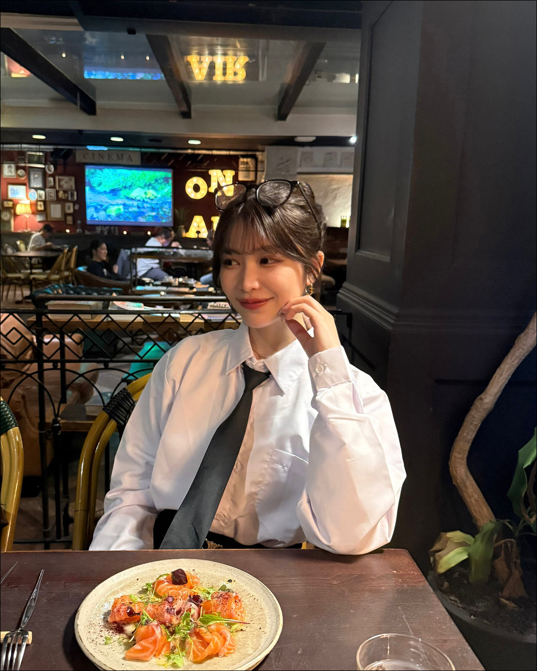 ネクタイ付きオーバーシャツ B2197