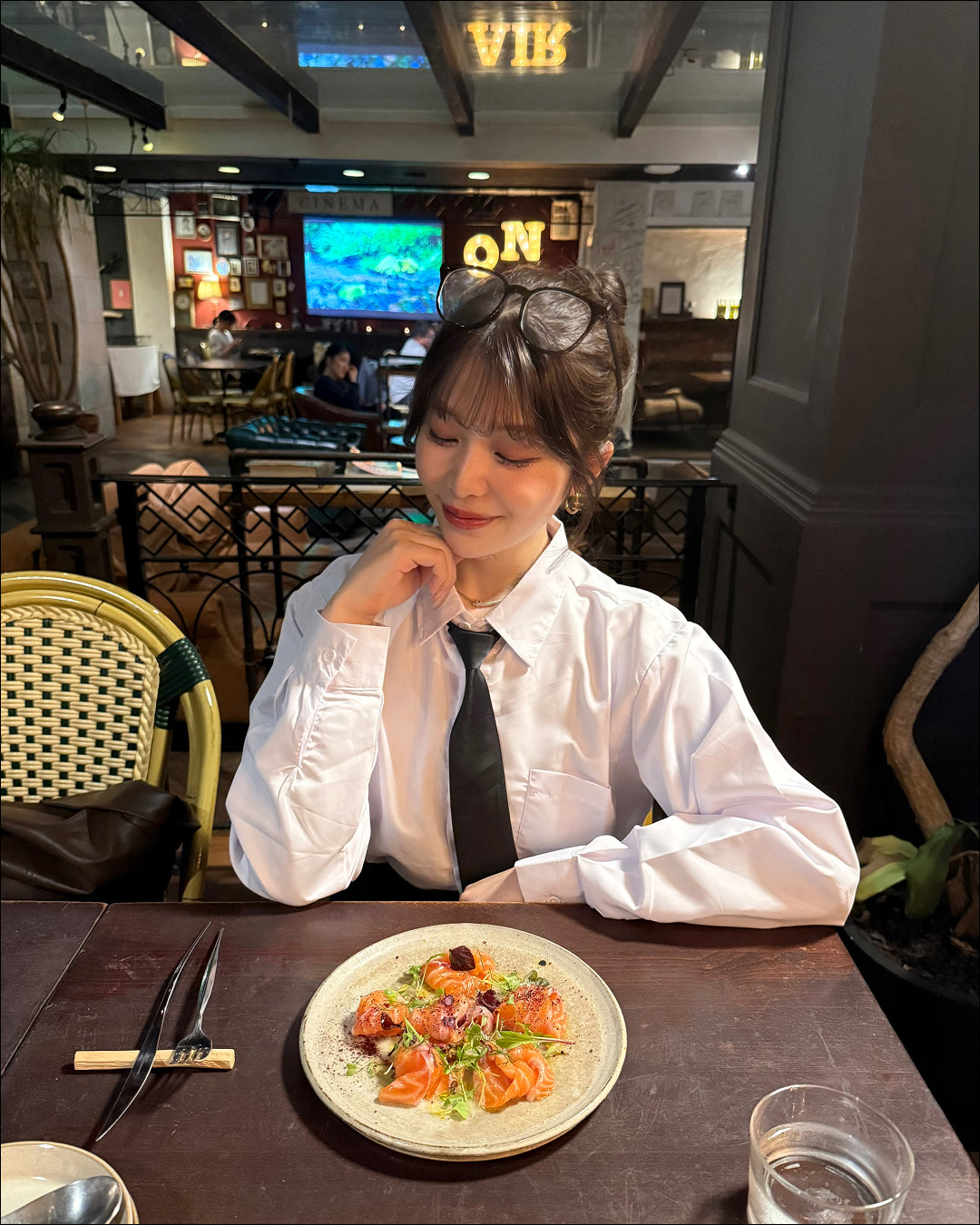 ネクタイ付きオーバーシャツ B2197