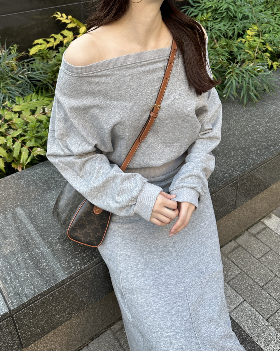 オフショルダークロップドスウェット BM0073