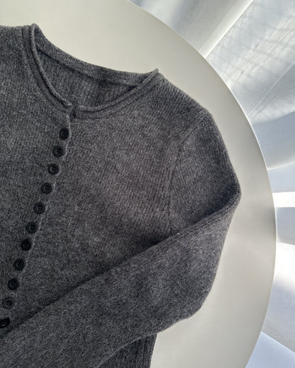 Vネックペプラムニット BM3001