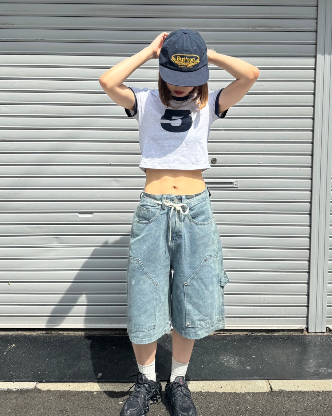 スタッズ付きデニムショートパンツ C0064 – YOLO(ヨロ スタッズ付きデニムショートパンツ C0064 – YOLO(ヨロ