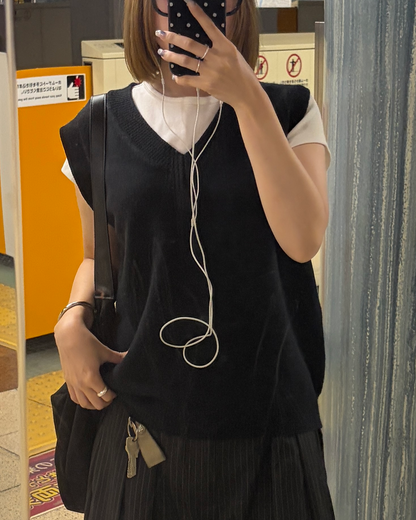 Vネックニットブラックベスト CH2252