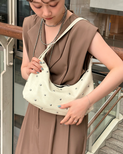 【7/10 17時販売開始】スタッドエンベリッシュドハーフムーンバッグCS0025