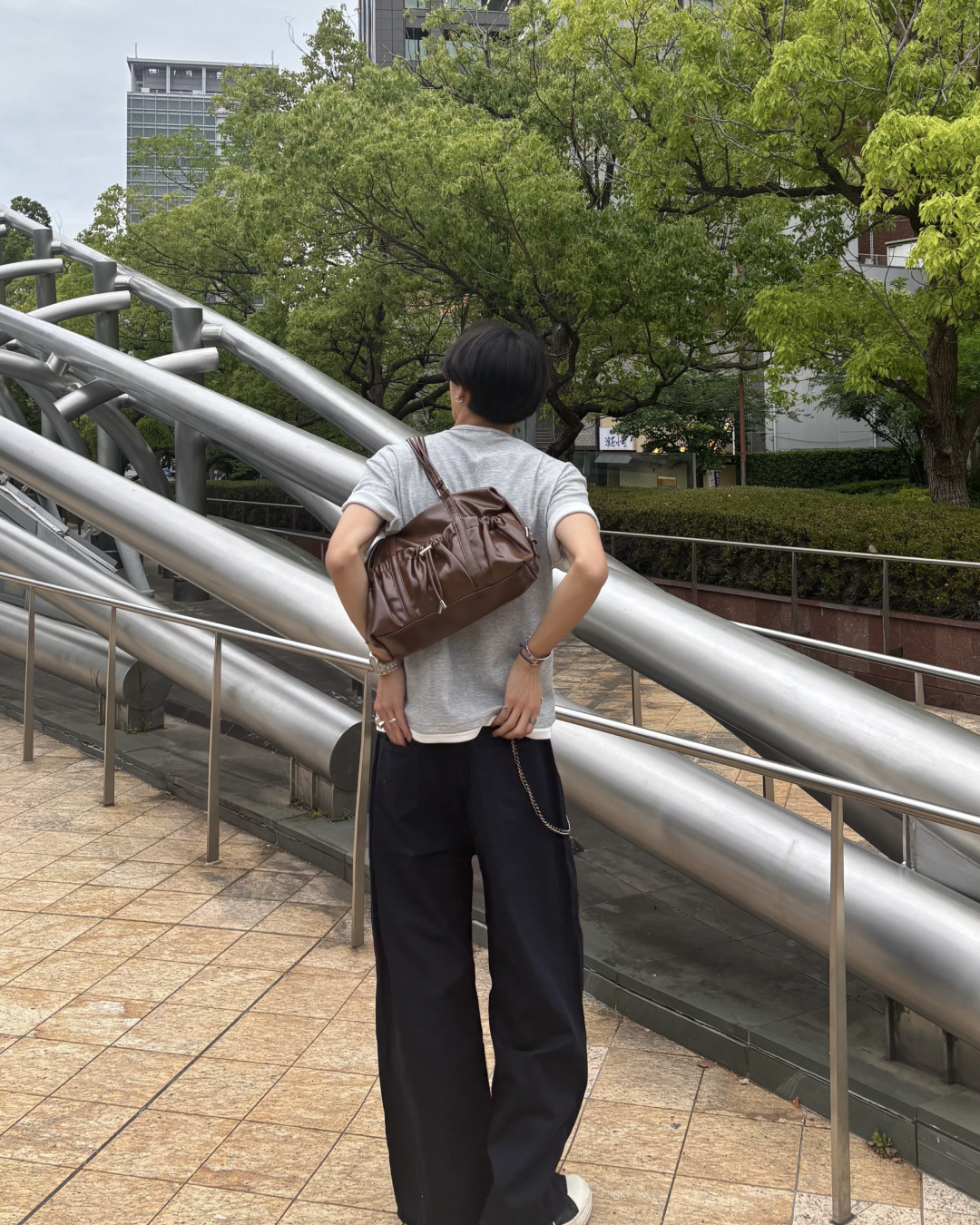 スタッズデザインカーブシルエットカーゴパンツ
HS0121