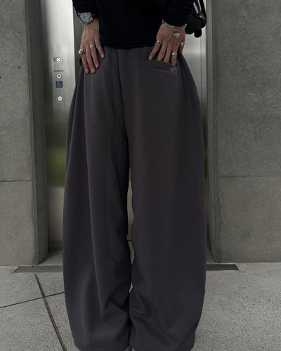 スタッズ付きワイドスウェットパンツ HS0194