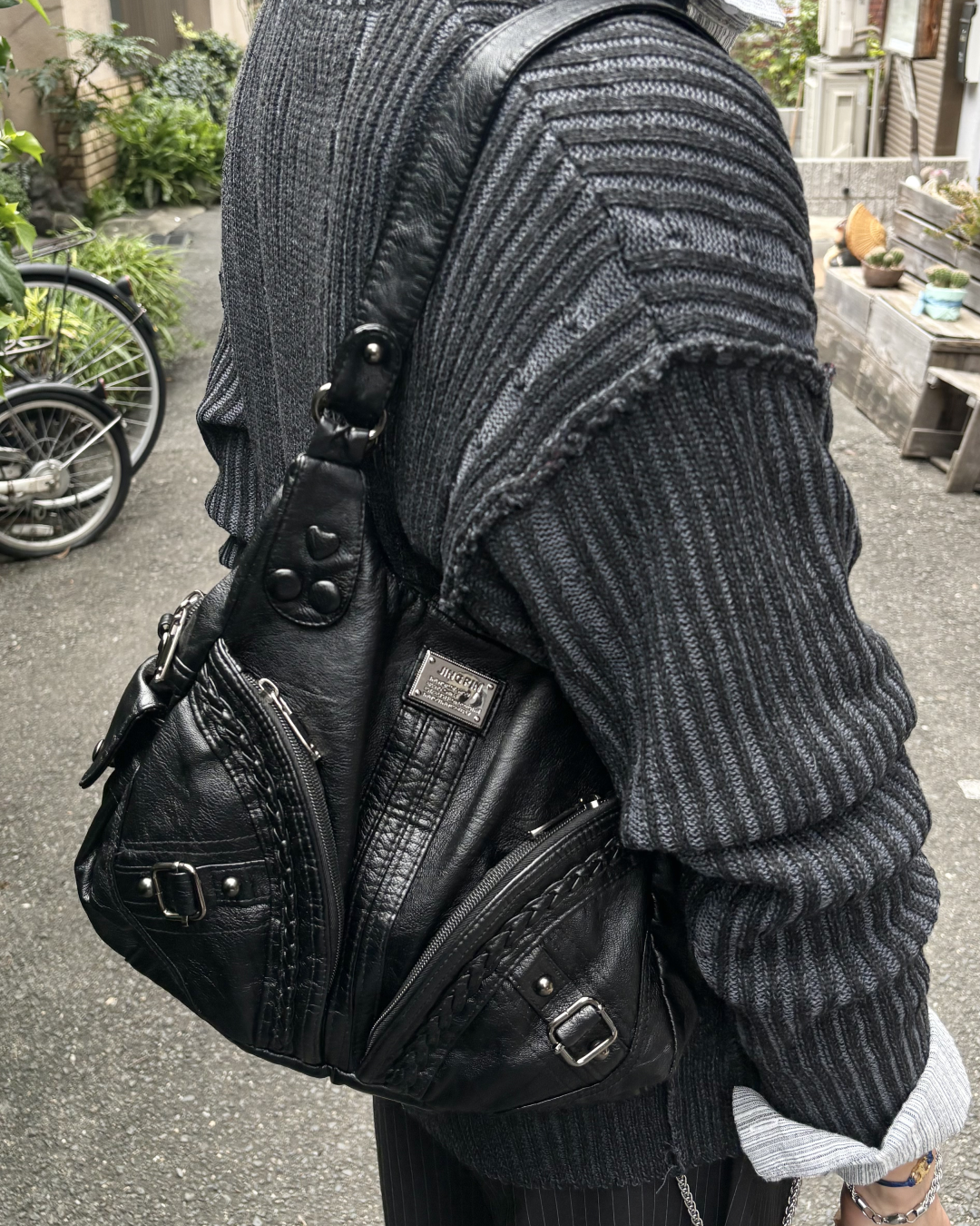 マルチジップレザーライクショルダーバッグ HS0429