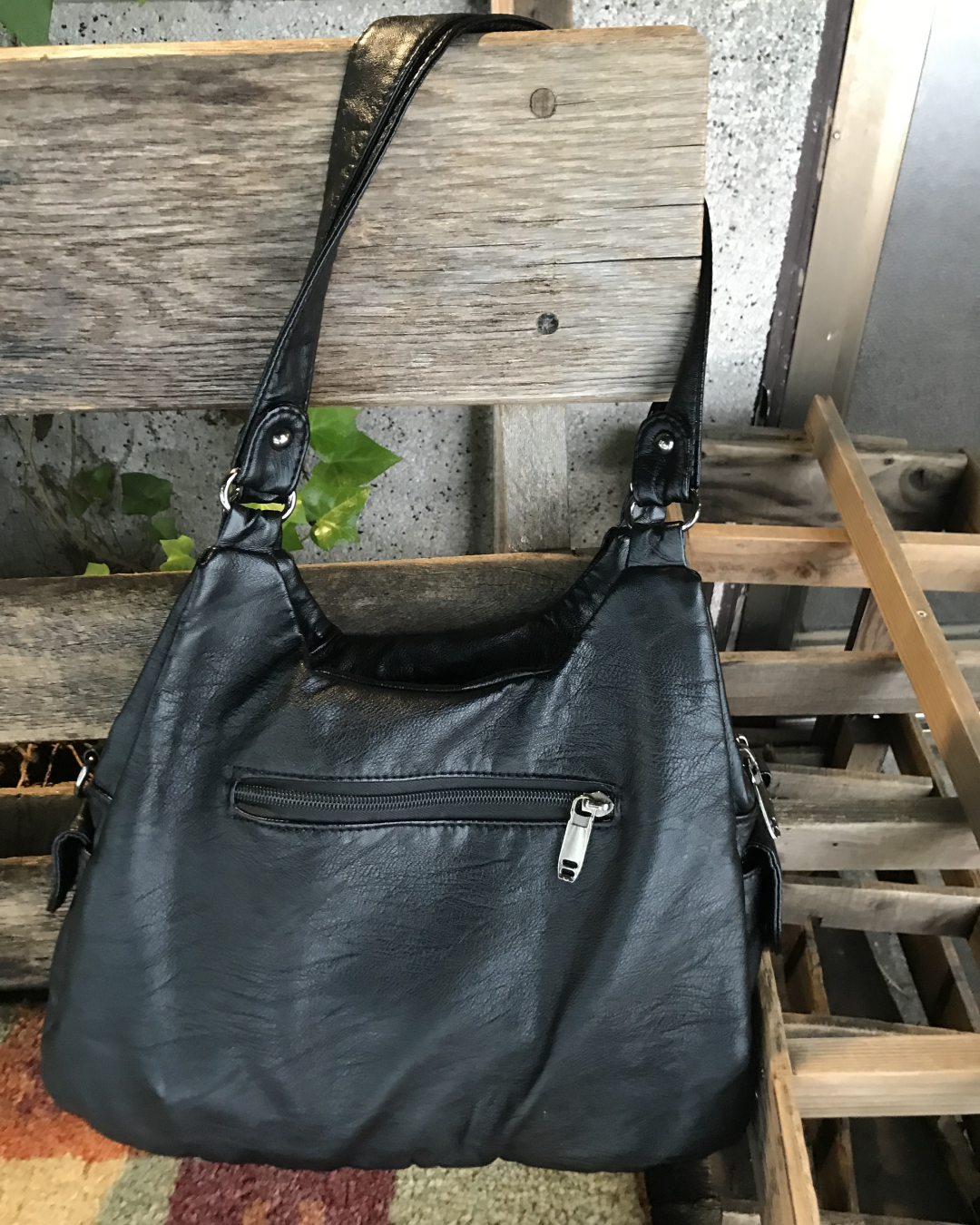 マルチジップレザーライクショルダーバッグ HS0429