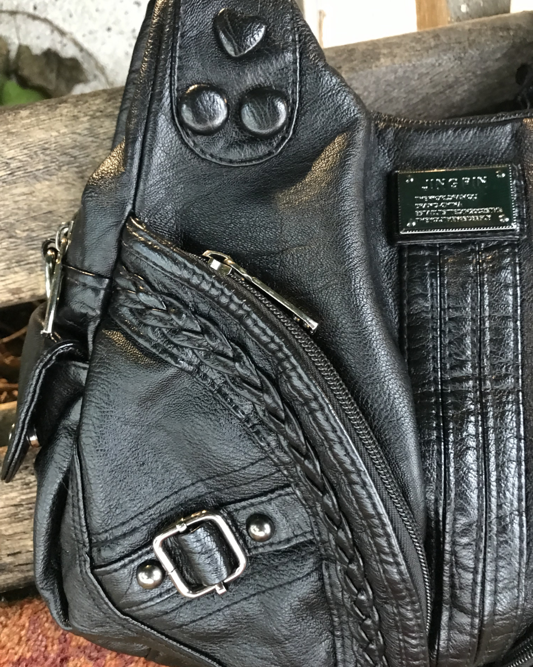マルチジップレザーライクショルダーバッグ HS0429