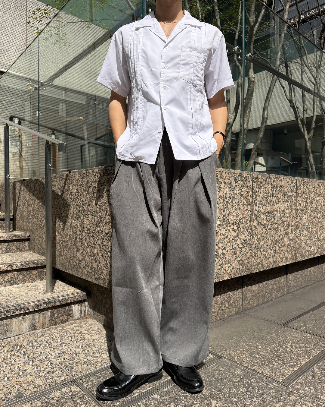 ベルトループ付きタック入りストレートスラックスパンツ
HT0022
