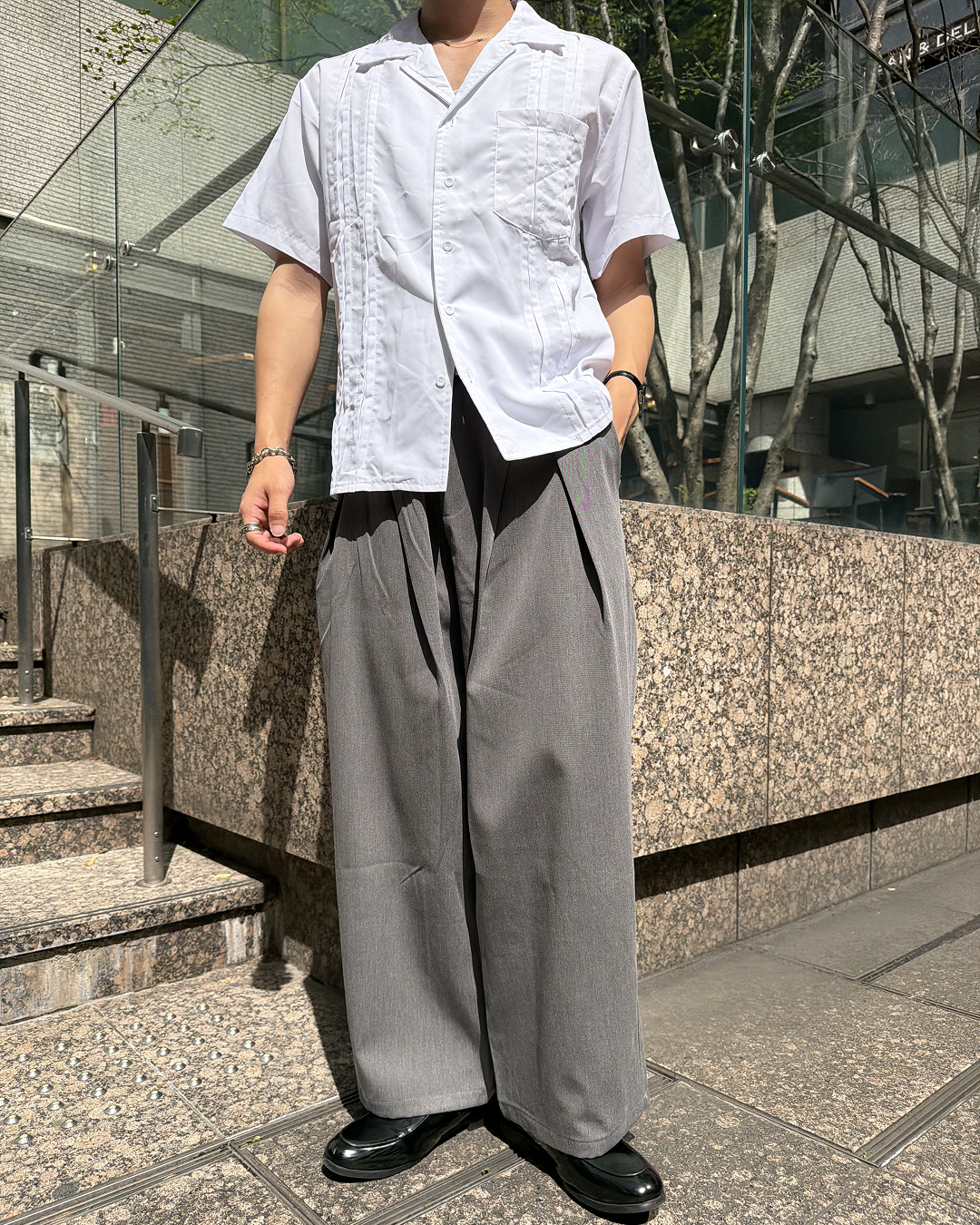 ベルトループ付きタック入りストレートスラックスパンツ
HT0022