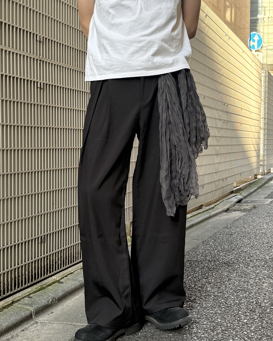 ワイドタックススラックスパンツ HW0085