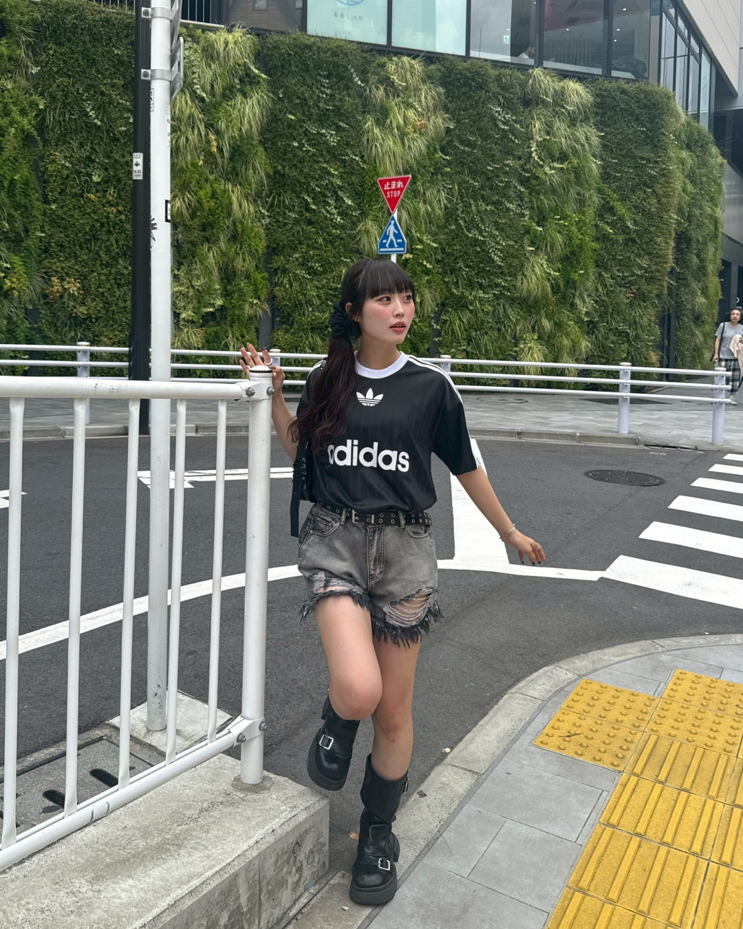 ハイダメージデニムショートパンツ HZ2049