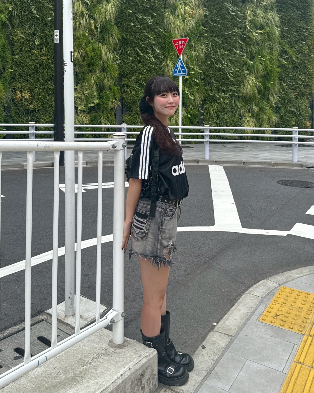 ハイダメージデニムショートパンツ HZ2049