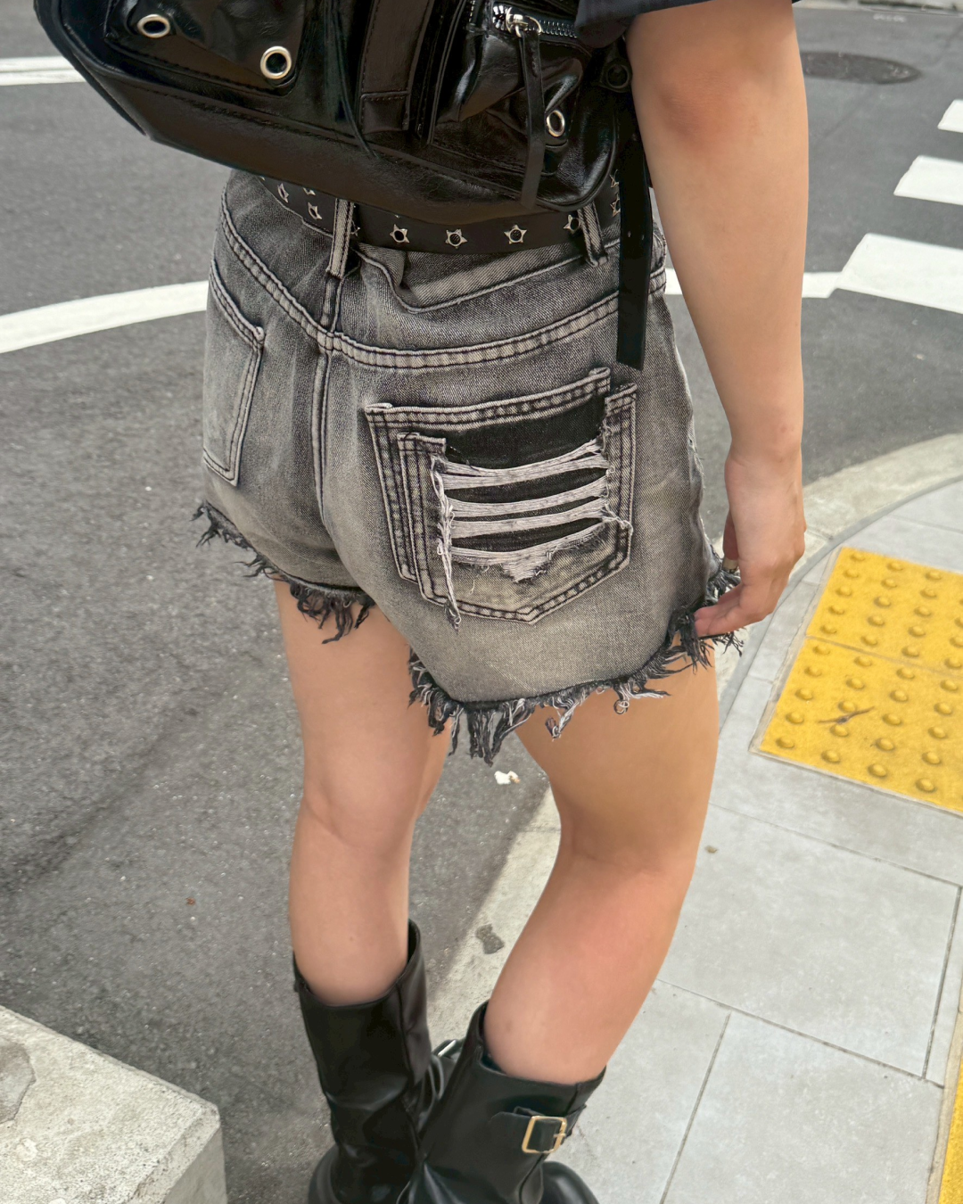 ハイダメージデニムショートパンツ HZ2049