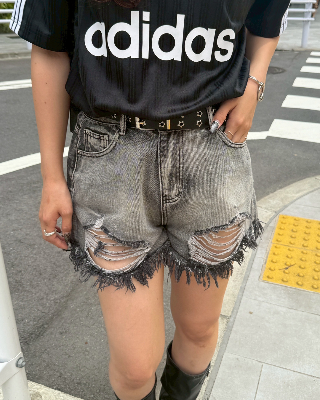 ハイダメージデニムショートパンツ HZ2049