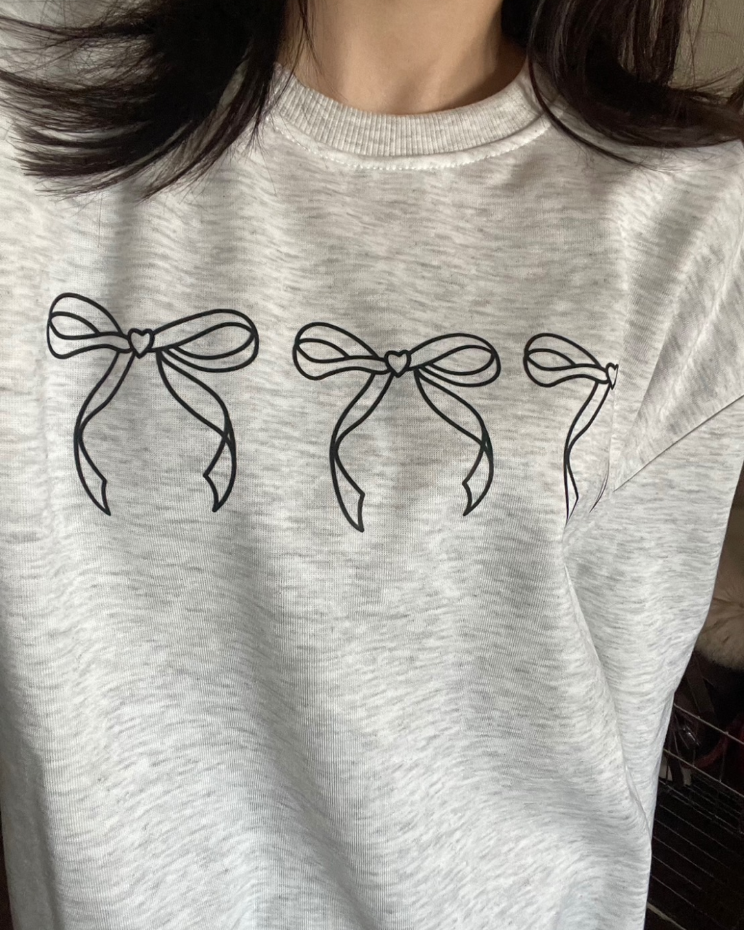 Ribbon design sweatshirt I0042