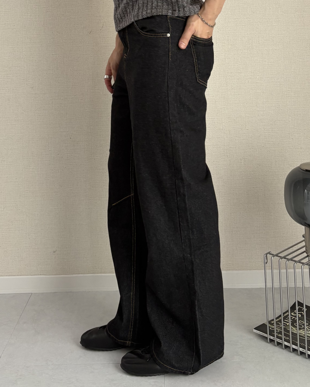 ベーシックワイドブラックデニム IK0238