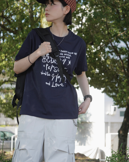 メッセージロゴグラフィック半袖Tシャツ IM0064
