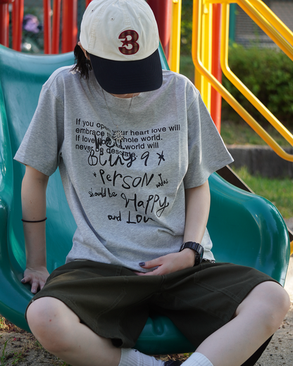 メッセージロゴグラフィック半袖Tシャツ IM0064