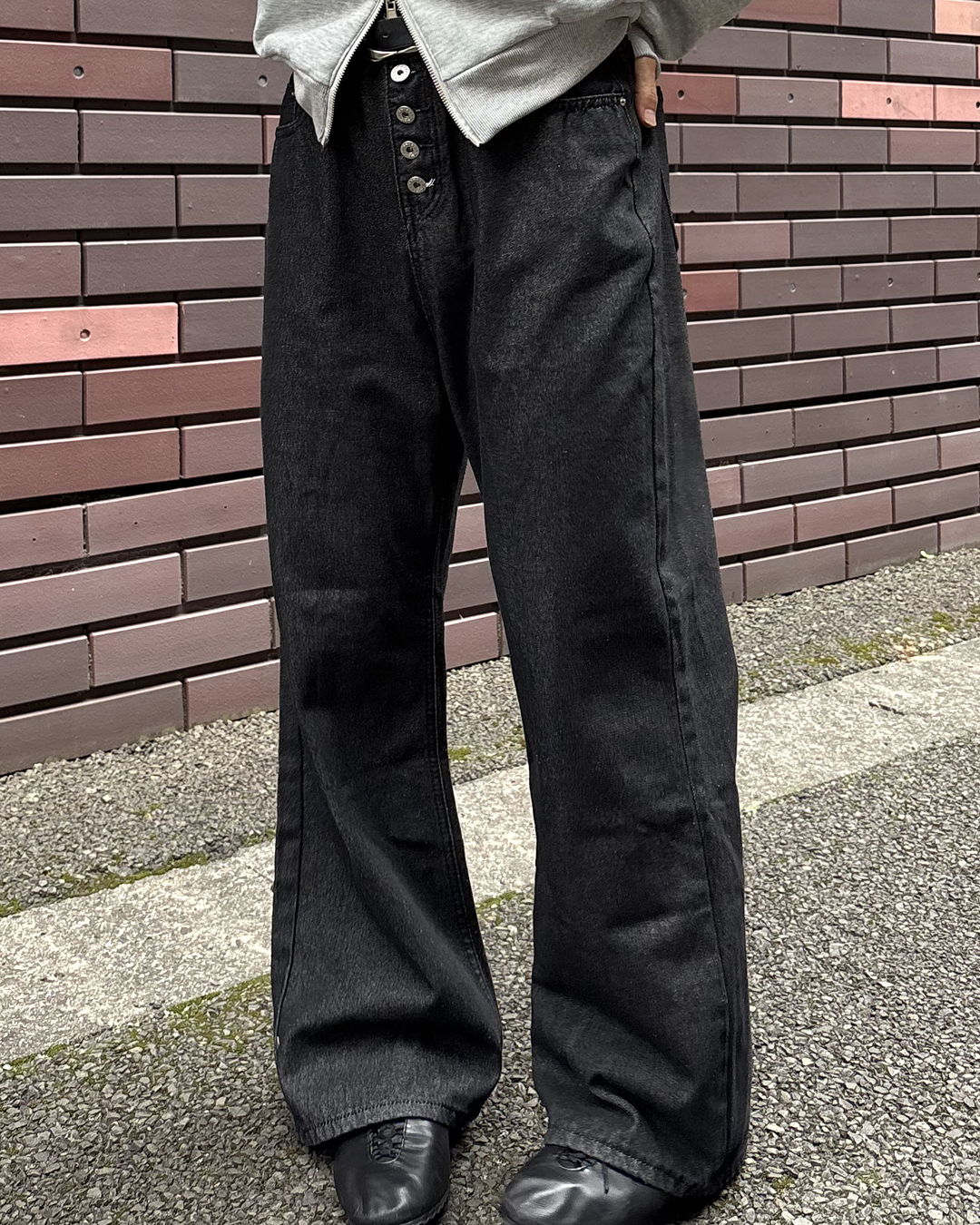 ボタンフライブラックデニムパンツ IK0363