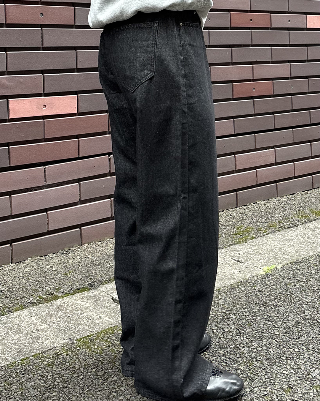 ボタンフライブラックデニムパンツ IK0363