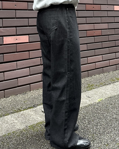 ボタンフライブラックデニムパンツ IK0363
