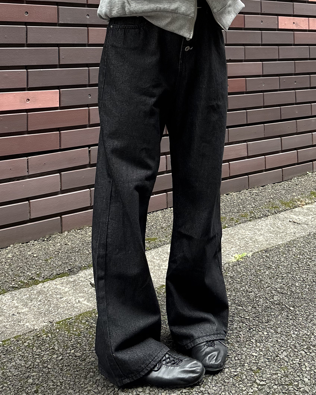 ボタンフライブラックデニムパンツ IK0363