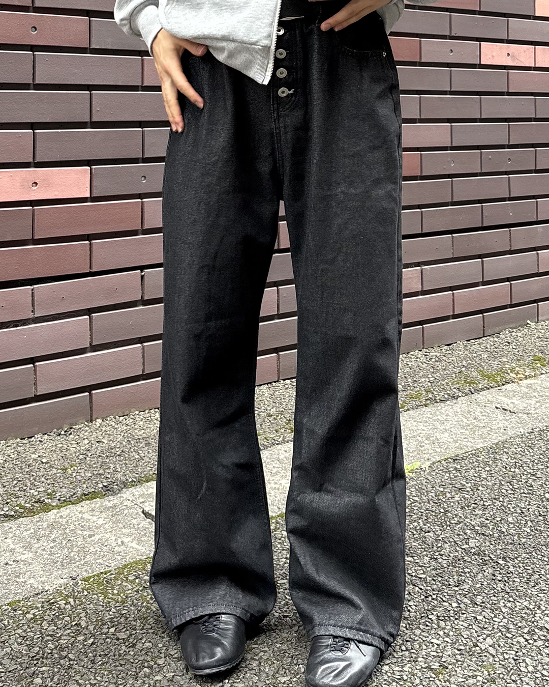 ボタンフライブラックデニムパンツ IK0363