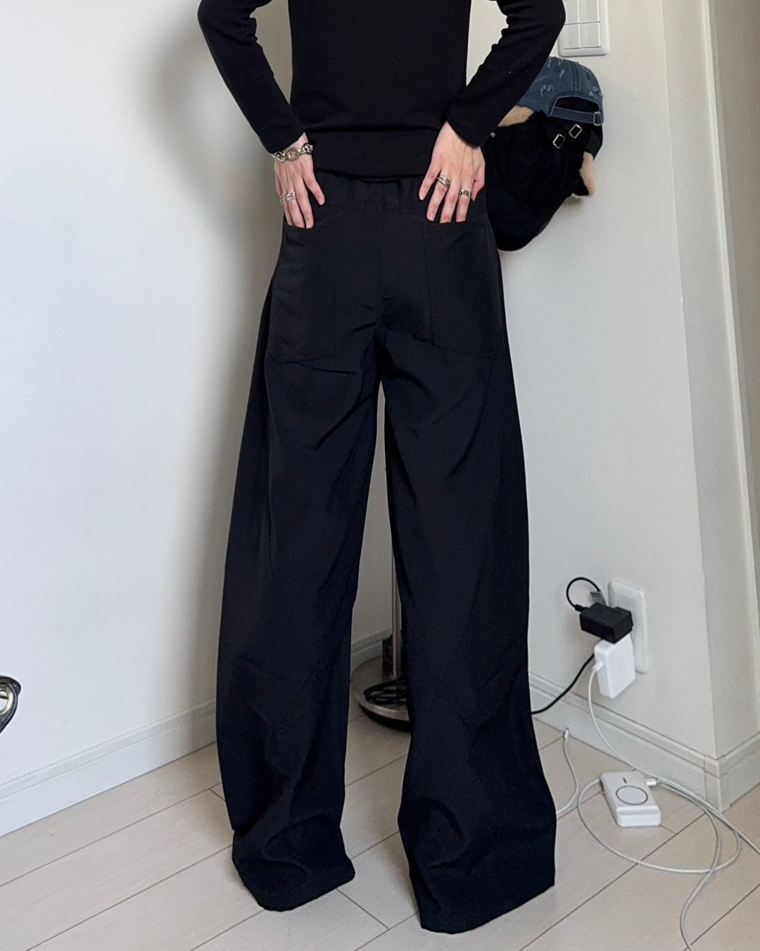 黒パンツおばあちゃんのエッチ写真 スタッズデザインワイドパンツ K0374 – YOLO(ヨロ)|ファッション通販