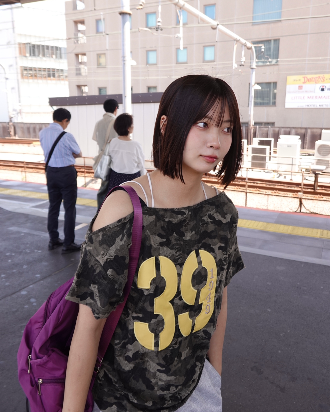フロントロゴワンショルダーTシャツ K3198