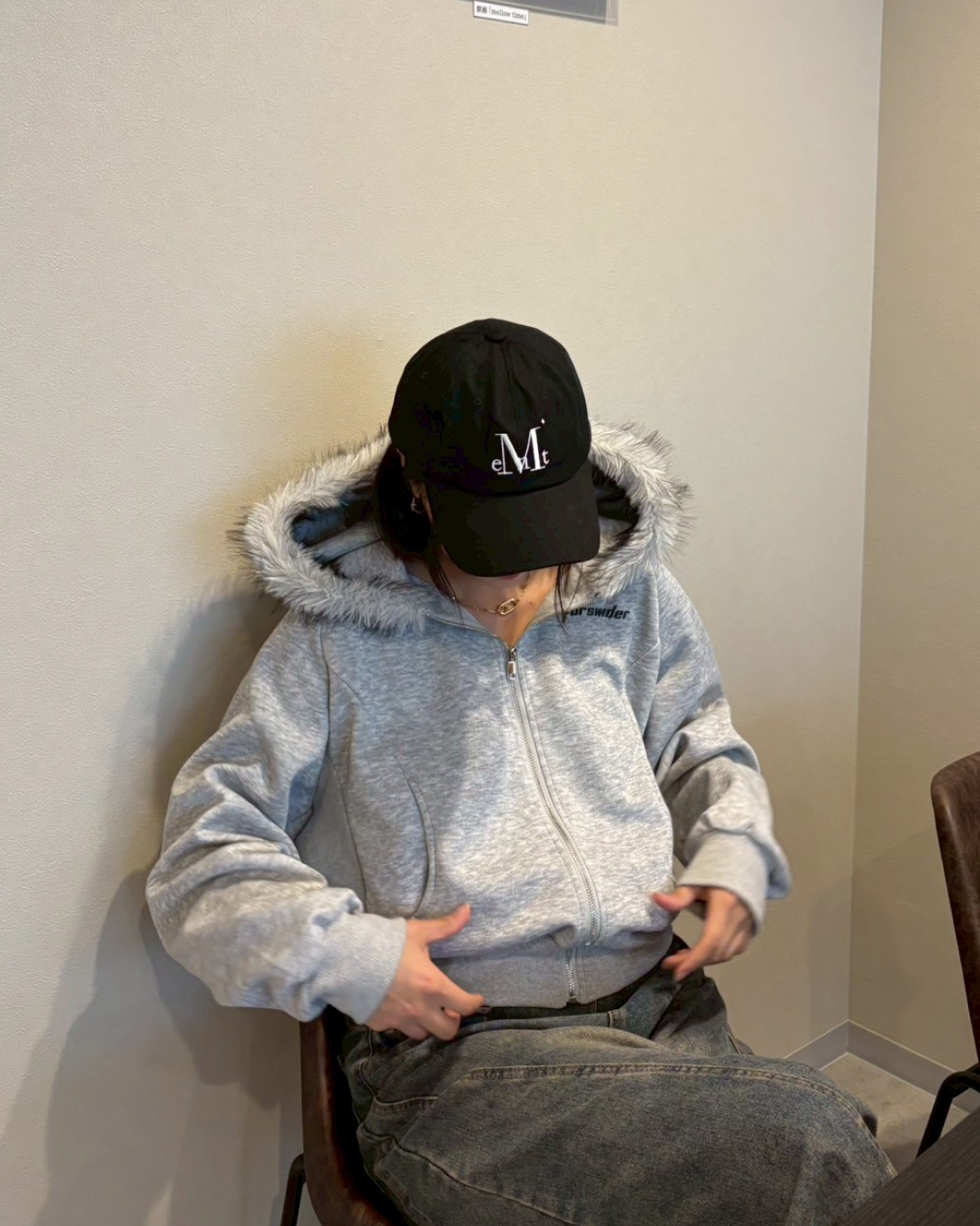 【即納】ファーフードロゴジップパーカー　K5012