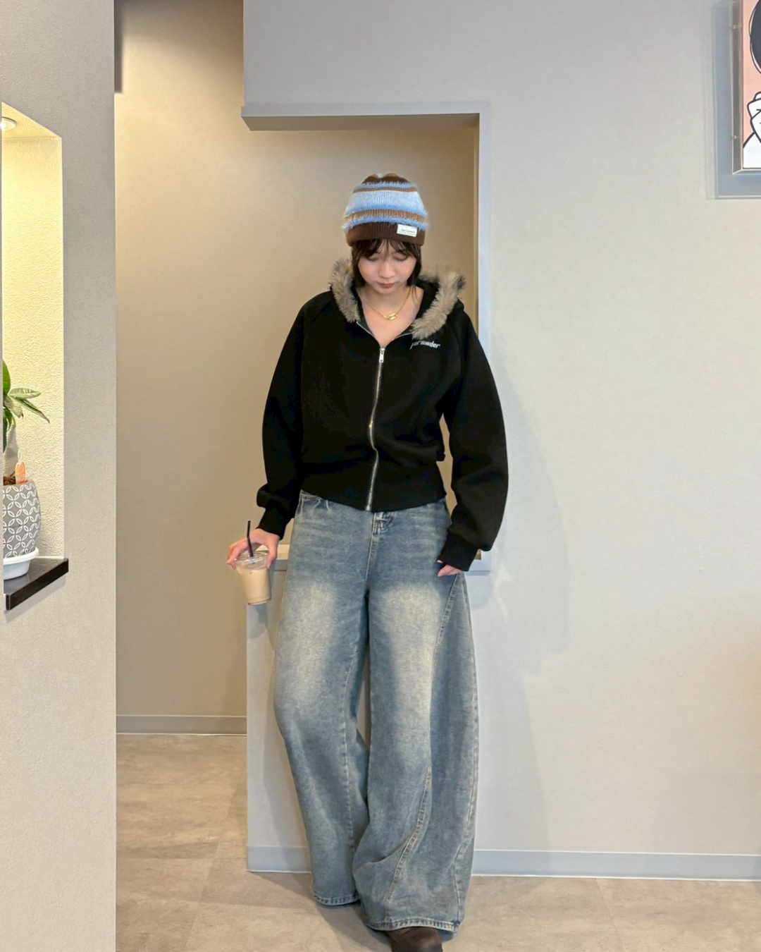 【即納】ファーフードロゴジップパーカー　K5012