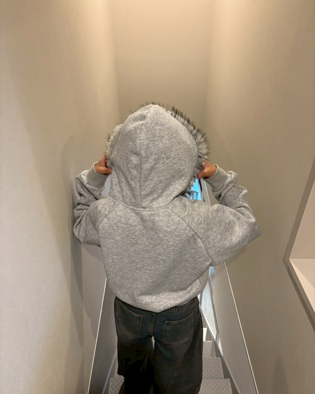 【即納】ファーフードロゴジップパーカー　K5012