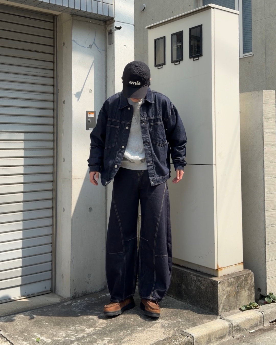 VLONE ブラック加工デニム イエローステッチ ステッチデザインカーブデニム KA7191 – YOLO（ヨロ）｜ファッション通販