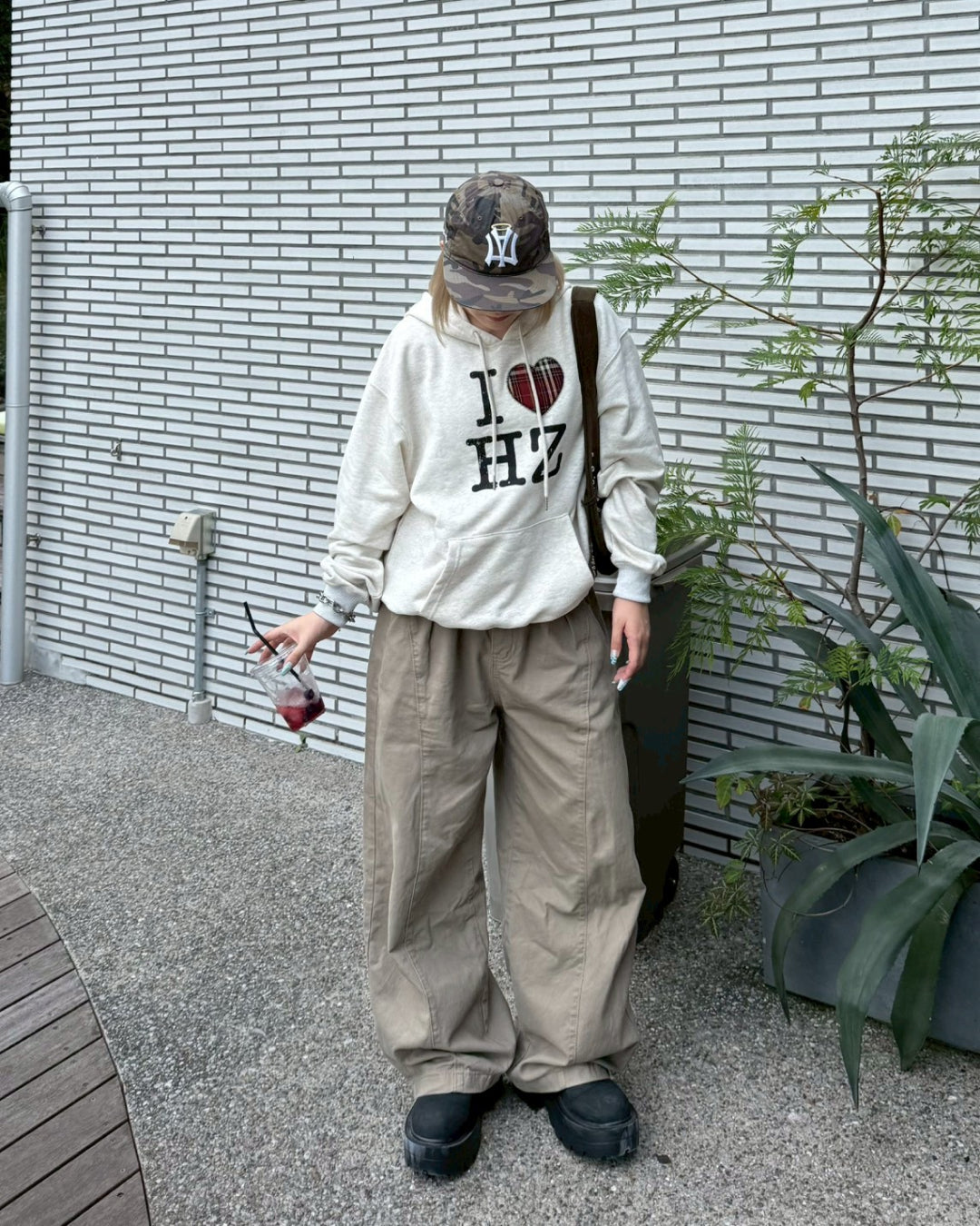 カラカルークページ カーキカーブパンツ KC0153 – YOLO（ヨロ）｜ファッション通販